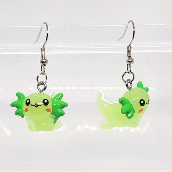 ‼️B2G1F Resin Axolotl Earrings, New - Picture 1 of 2